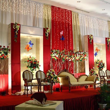 Orchardz Hotel Ayani ポンティアナック エクステリア 写真