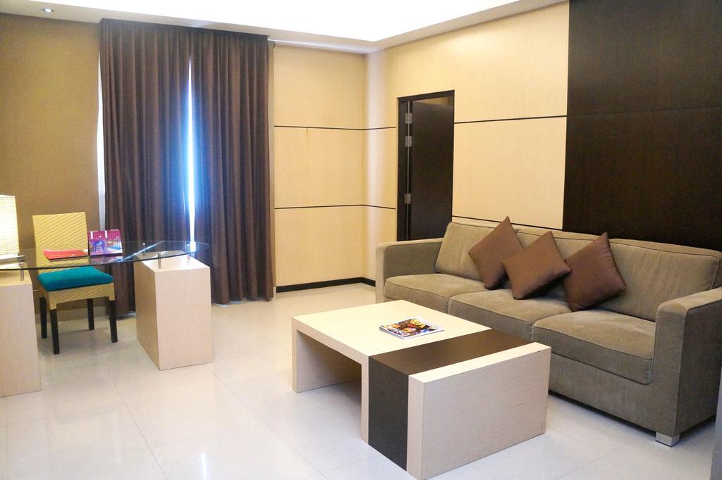 Orchardz Hotel Ayani ポンティアナック エクステリア 写真
