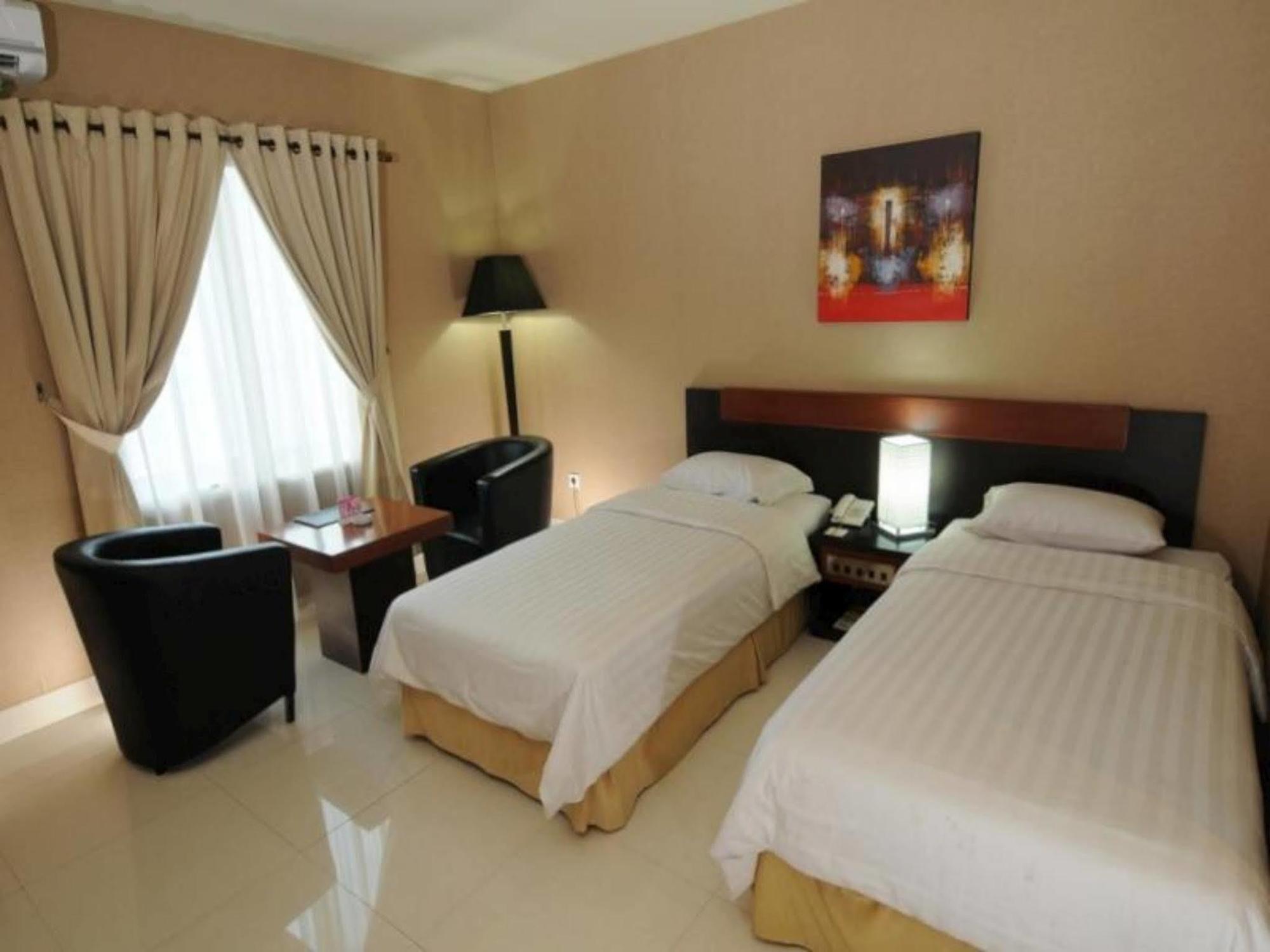 Orchardz Hotel Ayani ポンティアナック エクステリア 写真