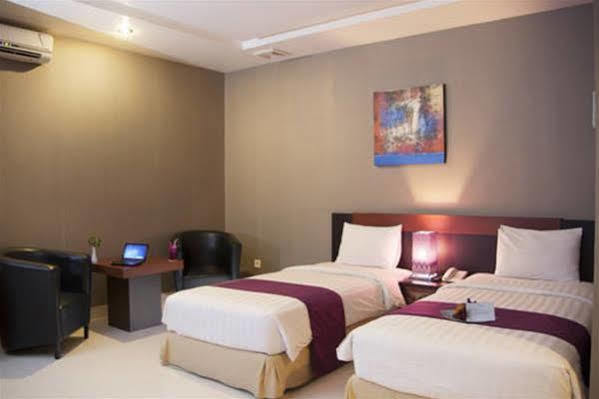 Orchardz Hotel Ayani ポンティアナック エクステリア 写真