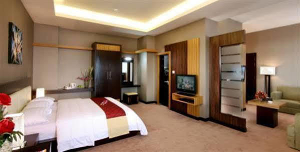 Orchardz Hotel Ayani ポンティアナック エクステリア 写真