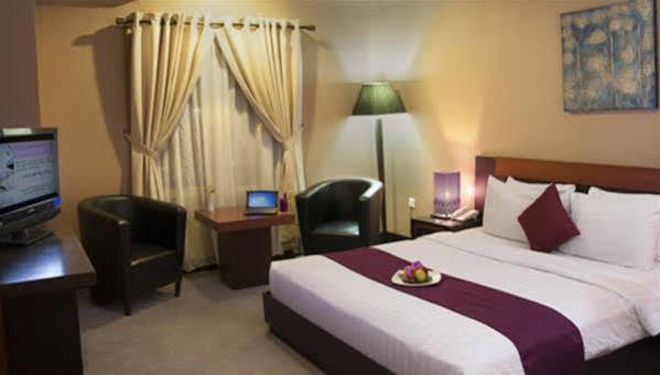 Orchardz Hotel Ayani ポンティアナック エクステリア 写真