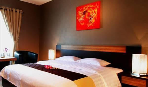 Orchardz Hotel Ayani ポンティアナック エクステリア 写真