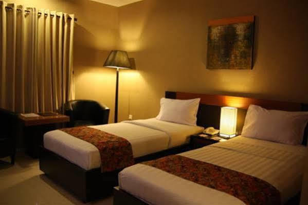 Orchardz Hotel Ayani ポンティアナック エクステリア 写真
