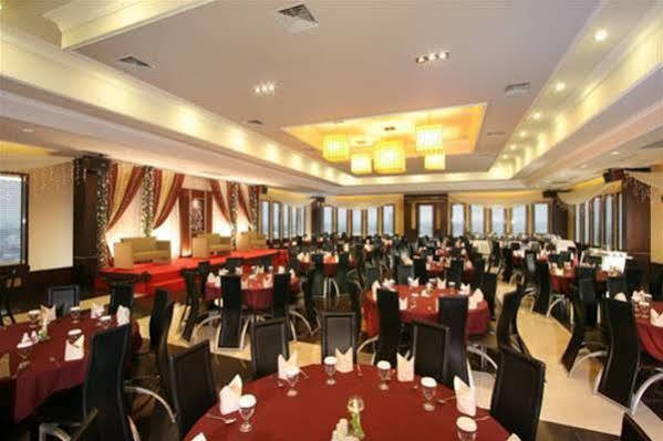 Orchardz Hotel Ayani ポンティアナック エクステリア 写真