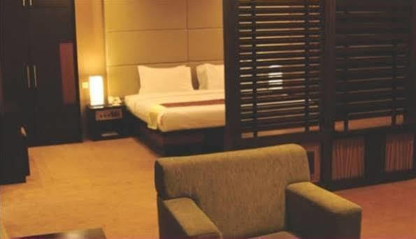 Orchardz Hotel Ayani ポンティアナック エクステリア 写真