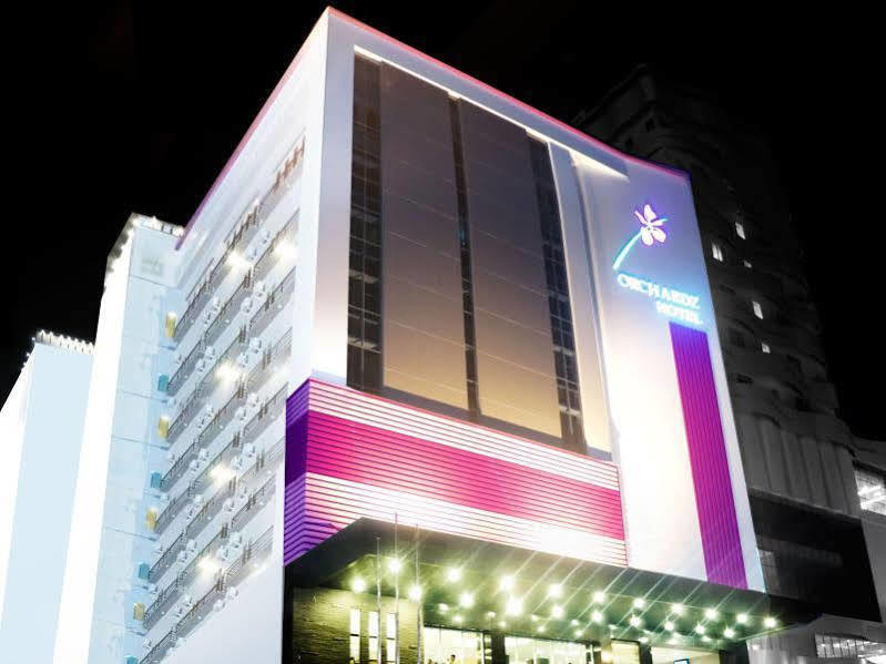 Orchardz Hotel Ayani ポンティアナック エクステリア 写真