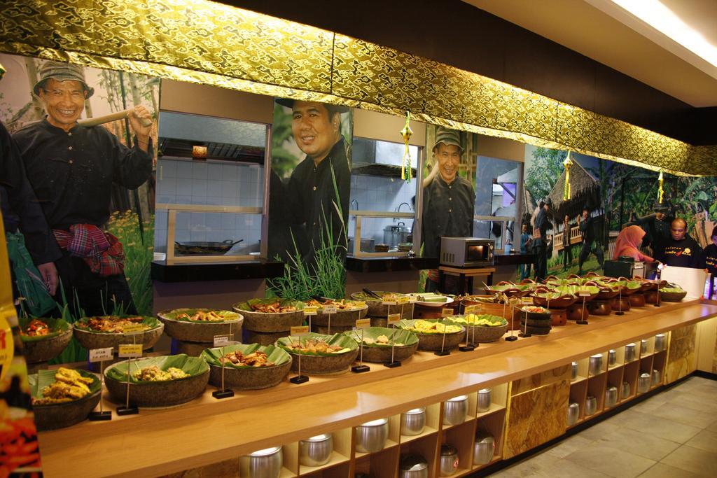 Orchardz Hotel Ayani ポンティアナック エクステリア 写真