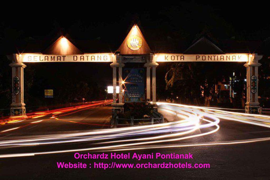 Orchardz Hotel Ayani ポンティアナック エクステリア 写真