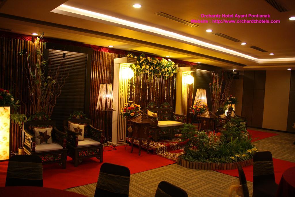 Orchardz Hotel Ayani ポンティアナック エクステリア 写真